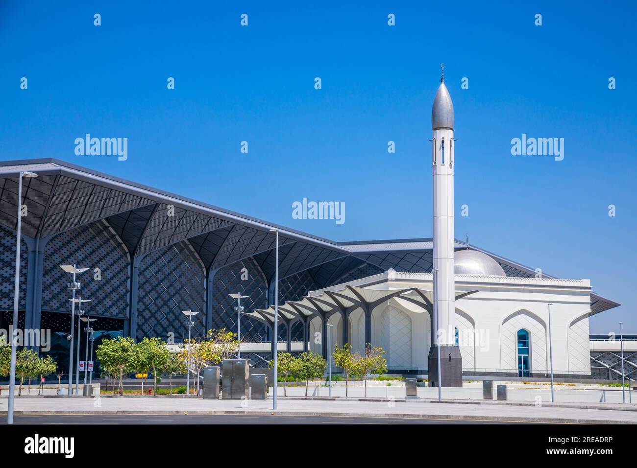 Mosquée moderne blanche avec minaret, Djeddah, Arabie Saoudite Banque D'Images