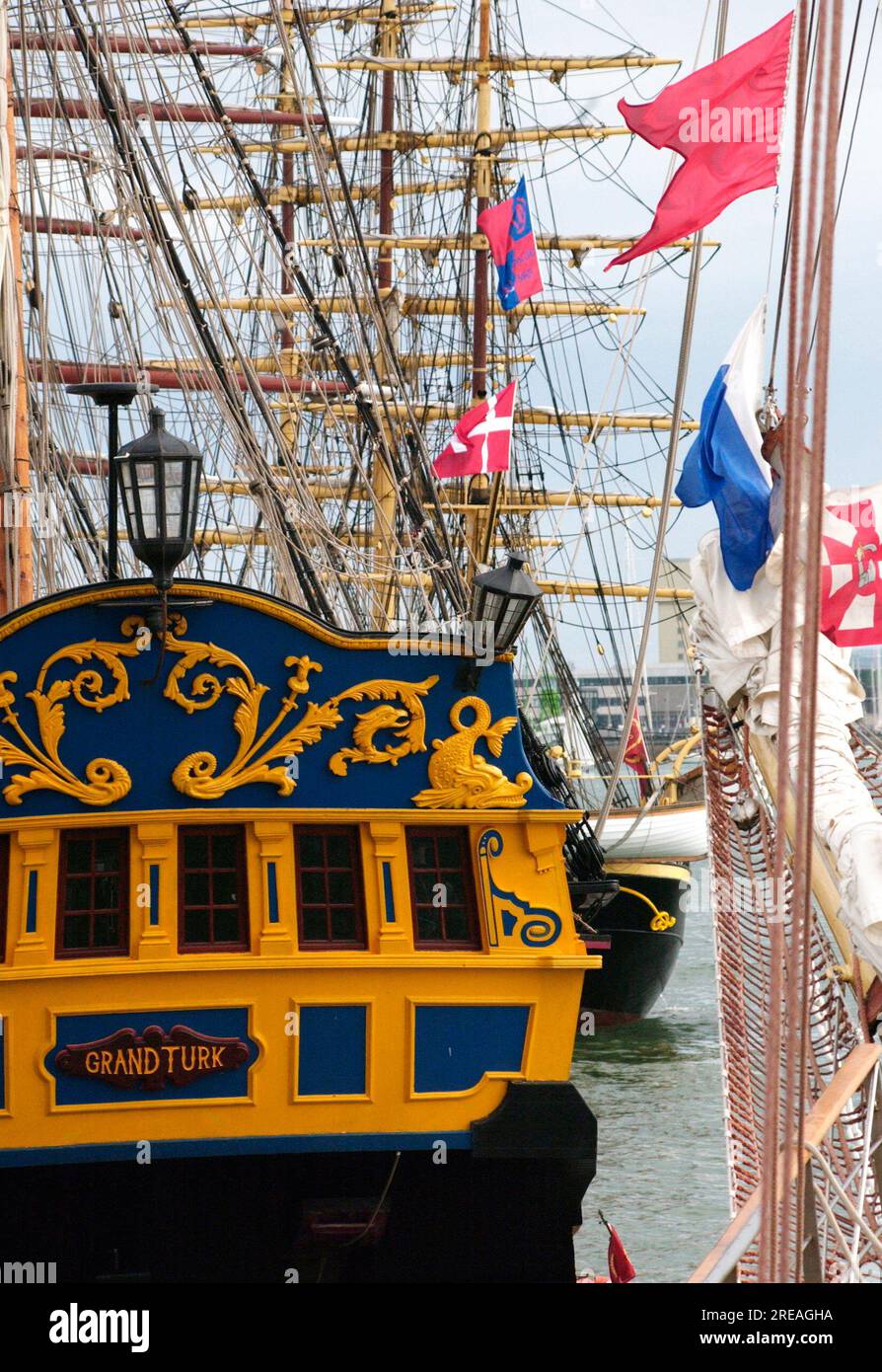 AJAXNETPHOTO. 1 JUILLET 2005. PORTSMOUTH, ANGLETERRE. - FESTIVAL INTERNATIONAL DE LA MER -LE STERN DU 18E SIÈCLE RÉPLIQUE DU NAVIRE GRAND TURK. PHOTO:JONATHAN EASTLAND/AJAX REF:D150307 2 217 Banque D'Images