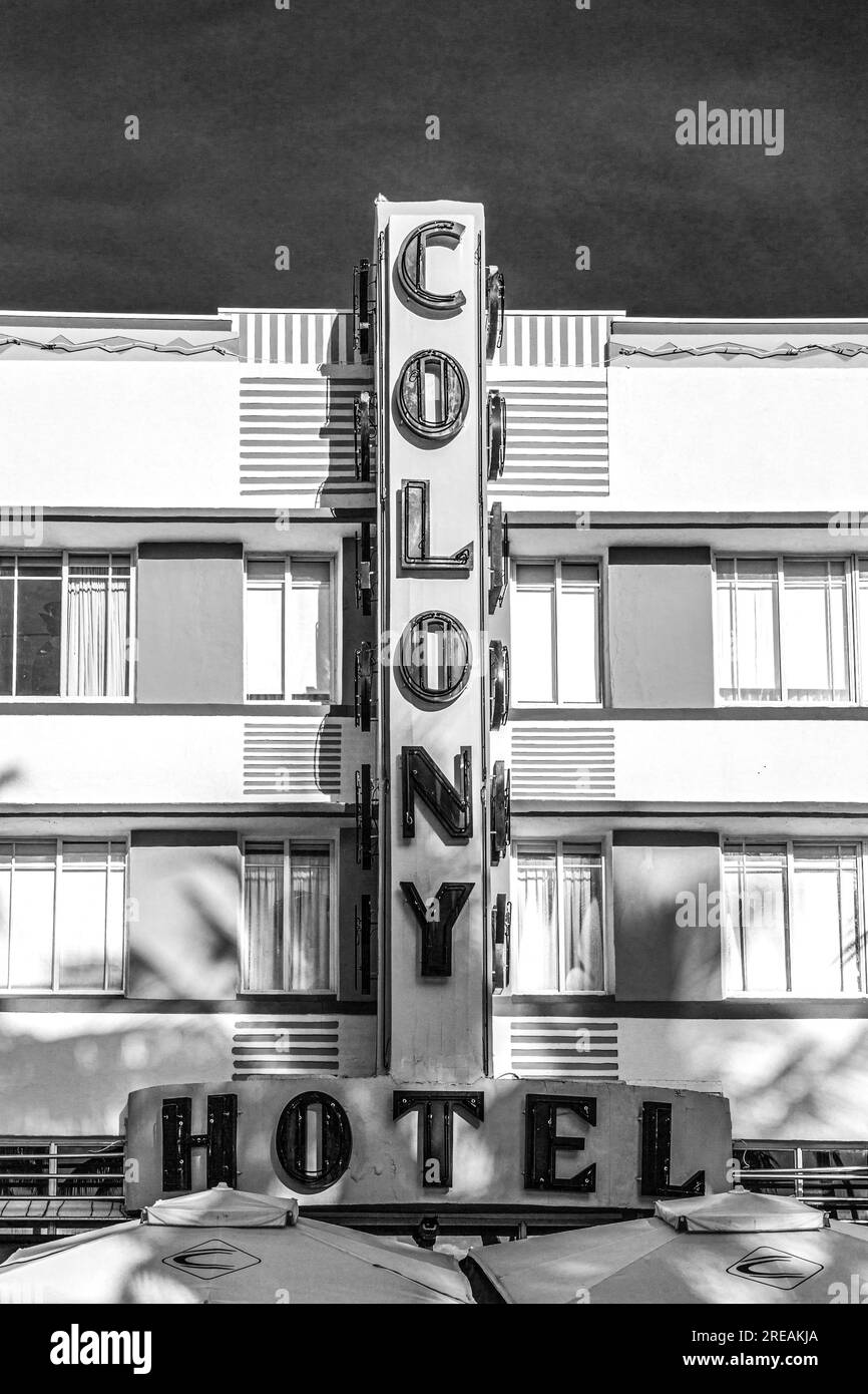 MIAMI, États-Unis - 20 AOÛT 2014 : l'hôtel Colony situé au 736 Ocean Drive et construit dans les années 1930 est l'hôtel le plus photographié de South Beach à Miami, Banque D'Images