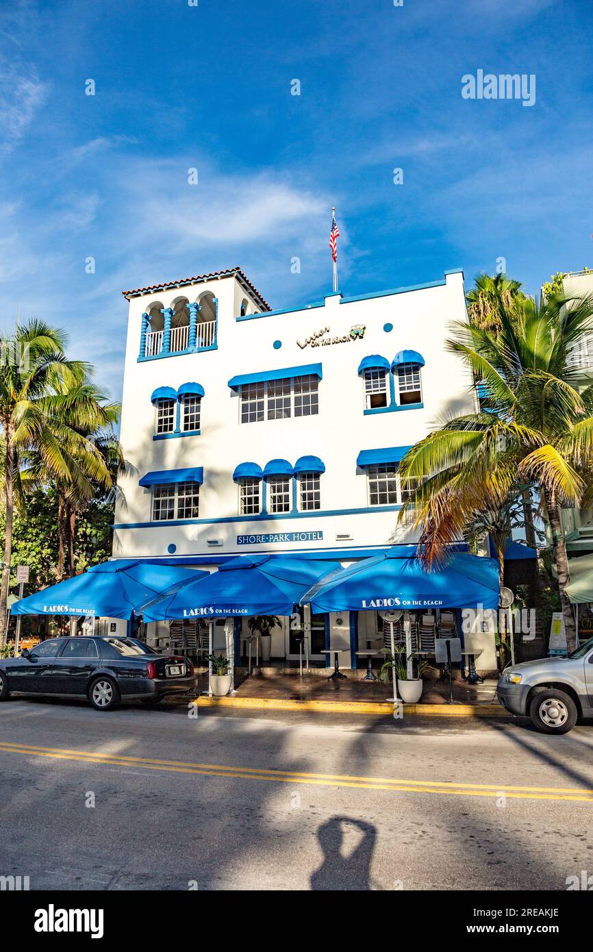 Miami, États-Unis - 20 août 2014 : façade de l'hôtel Shore Park au. Célèbre hôtel art déco avec larios sur la plage à Ocean Drive, South Beach, Miami. Banque D'Images