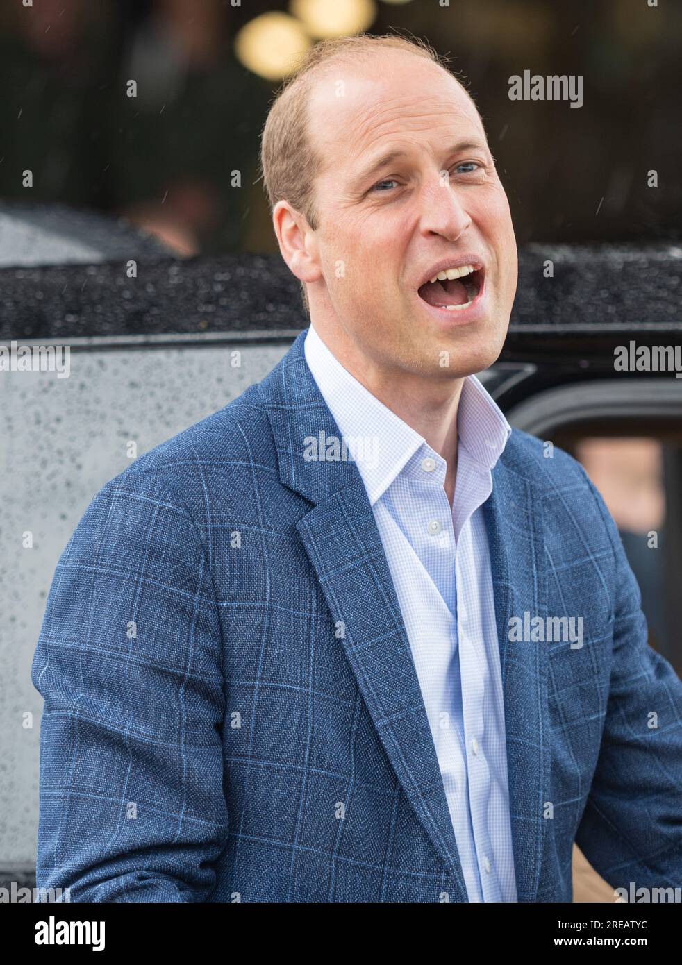 Royal Air Force Fairford, Fairford, Gloucestershire, Angleterre, 14 juillet 2023. William, Prince de Galles plaisante avec la foule en visitant le Boeing C-17a Globemaster III de la Royal Air Force pendant le Royal International Air Tattoo 2023, Royal Air Force Fairford. (Image de crédit : ©Cody Froggatt/Alamy Live News) Banque D'Images