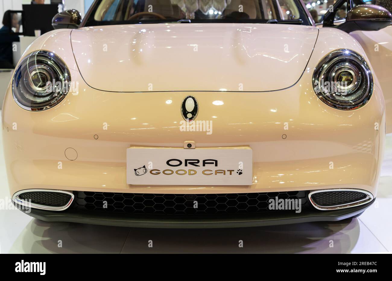 Serdang, Malaisie - Mai 5,2023 : la nouvelle voiture d'Ora Good Cat exposée au salon de l'automobile de Malaisie a eu lieu au Malaysia Agro exposition Park Serdang. Banque D'Images