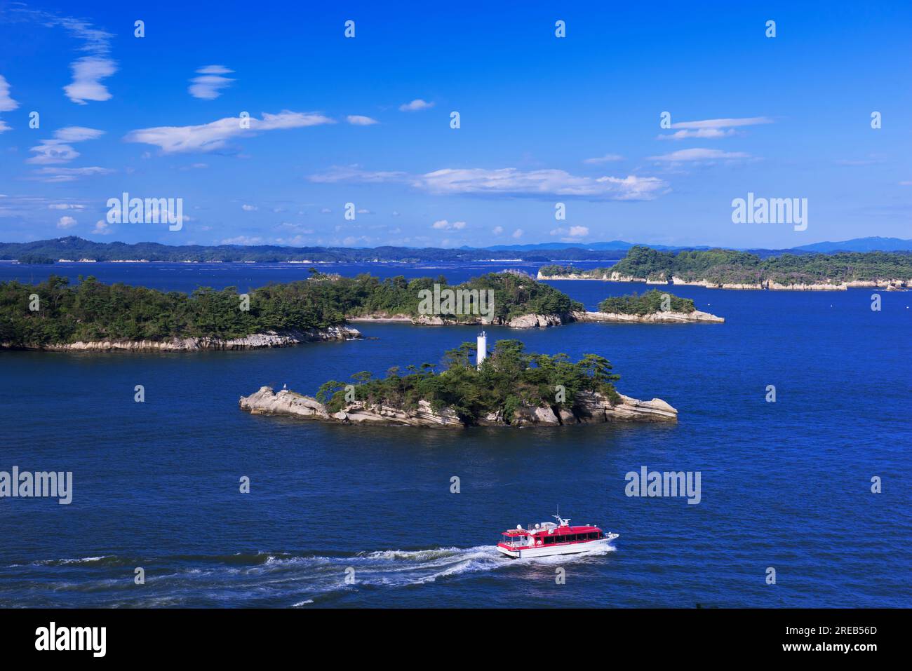 Matsushima et un bateau touristique Banque D'Images