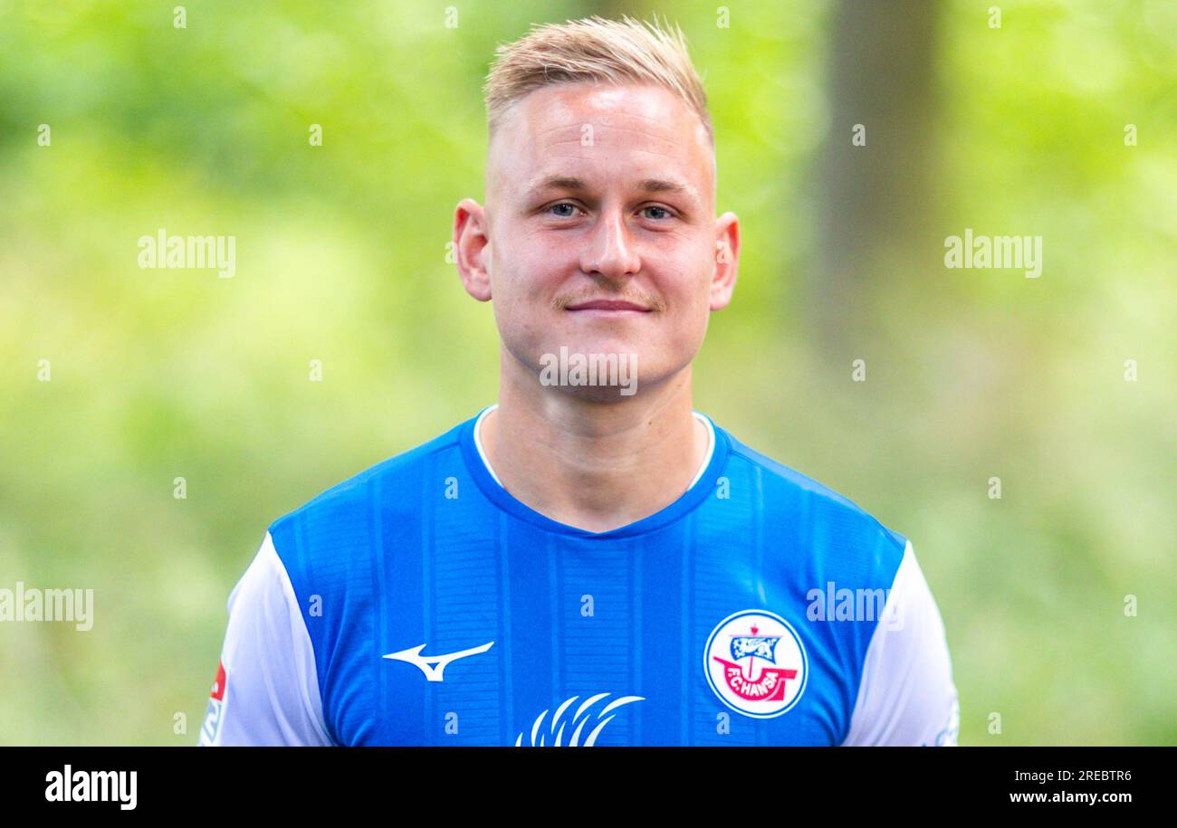 Bad Doberan, Allemagne. 20 juillet 2023. Kai Pröger du FC Hansa Rostock. Crédit : Jens Büttner/dpa - NOTE IMPORTANTE: Conformément aux exigences de la DFL Deutsche Fußball Liga et de la DFB Deutscher Fußball-Bund, il est interdit d’utiliser ou de faire utiliser des photographies prises dans le stade et/ou le match sous forme de séquences et/ou de séries de photos de type vidéo./dpa/Alamy Live News Banque D'Images