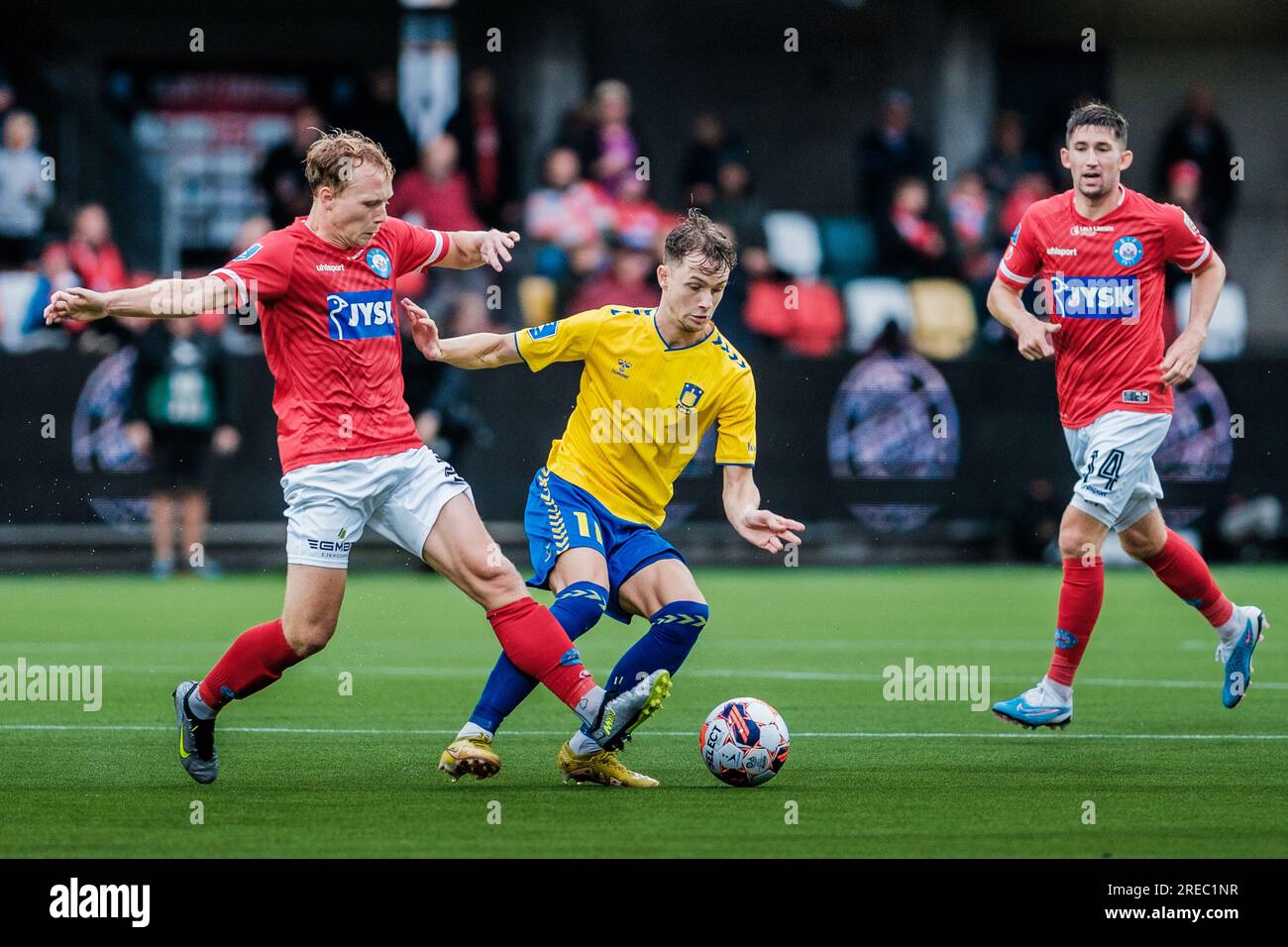 Silkeborg, Danemark. 23rd, juillet 2023. Hakon Evjen (11) de Broendby IF et Anders Klynge (21) de Silkeborg IF vus lors du 3F Superliga match entre Silkeborg IF et Broendby IF au JYSK Park à Silkeborg. Banque D'Images
