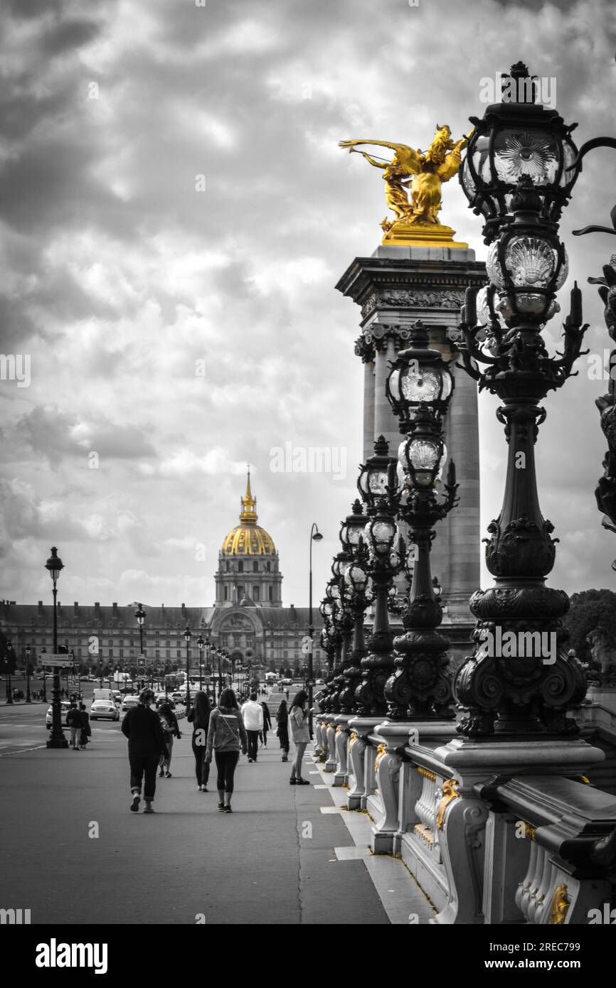 L'Or du Pont Alexandre III et Hôtel des Invalides en couleur sélective - Paris, France Banque D'Images
