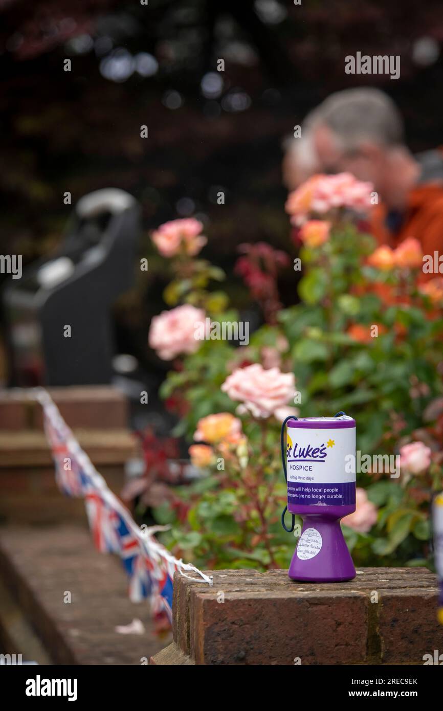 Boîtes de collection de charité lors des streetparty pour Platinum Jubilee Queen ElisabethII dans les rues de Harrow Banque D'Images