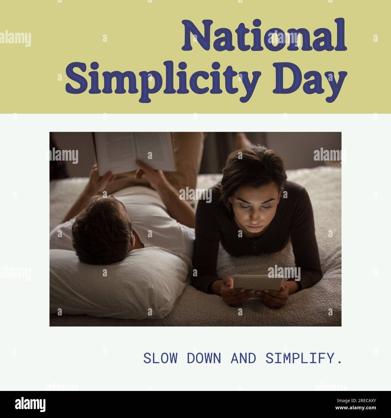 Composition du texte de la journée nationale de la simplicité sur un livre de lecture de couple biracial et sur tablette Banque D'Images