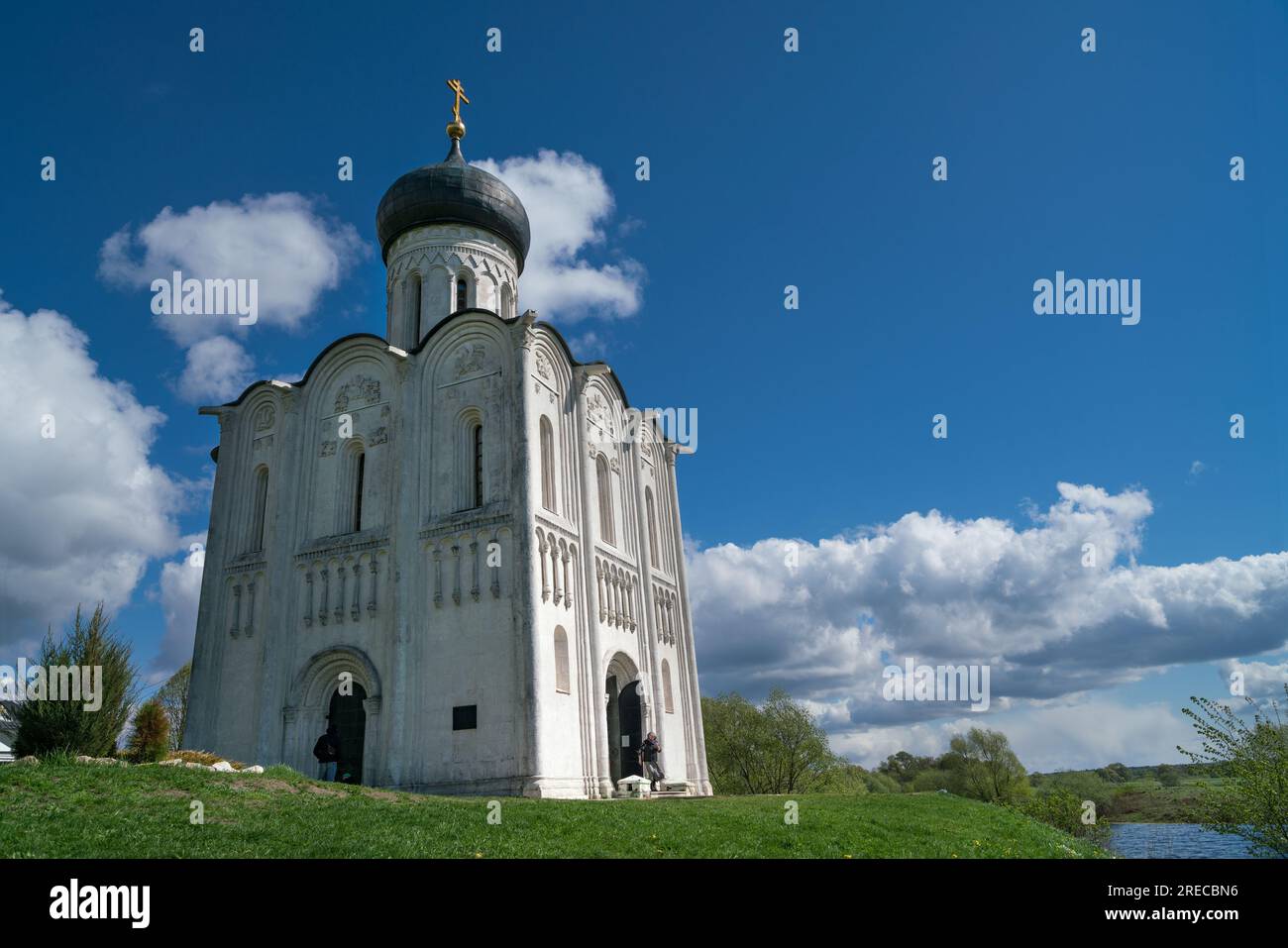 12e-Cantury Église de l'intercession sur le Nerl dans la région de Vladimir en Russie. Site classé au patrimoine mondial de l'UNESCO. Banque D'Images