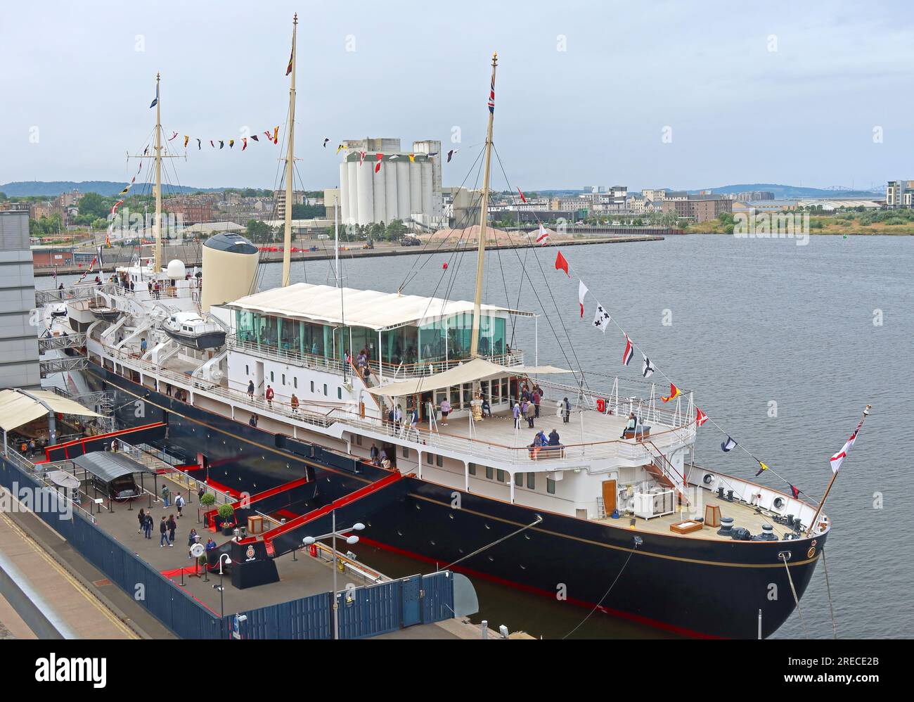 Royal Yacht Britannia, attraction touristique, amarré à Ocean terminal, Leith docks, Édimbourg, Lothian, Écosse, ROYAUME-UNI, EH6 6JJ Banque D'Images