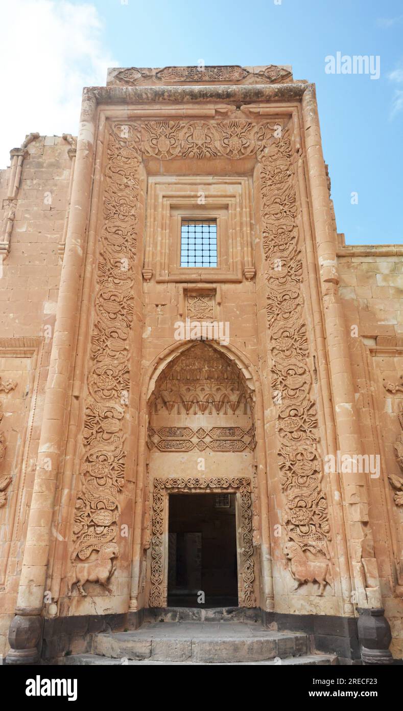 palais ishak pacha à dogubayazit, agri, turkiye. Enterance du palais décorée avec des écrits d'art ottoman sur le mur, des versets arabes et des mots islamiques. Banque D'Images