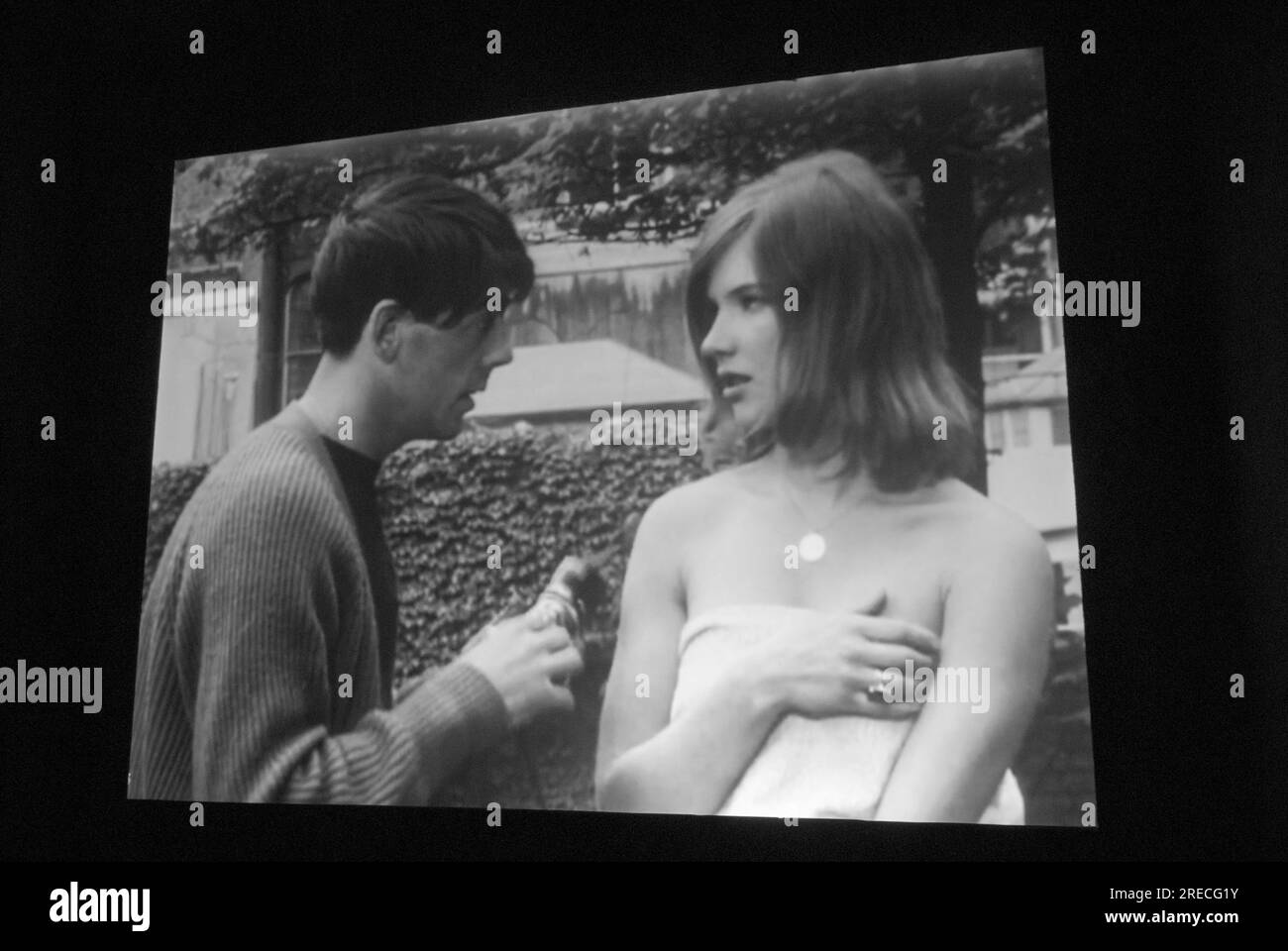 David Hurn, photographe Magnum dans le film des années 1960 de Ken Russell, « une maison à Bayswater ». Photos prises à partir d'une projection de film. Londres, Angleterre 26 septembre 2017. HOMER SYKES Banque D'Images