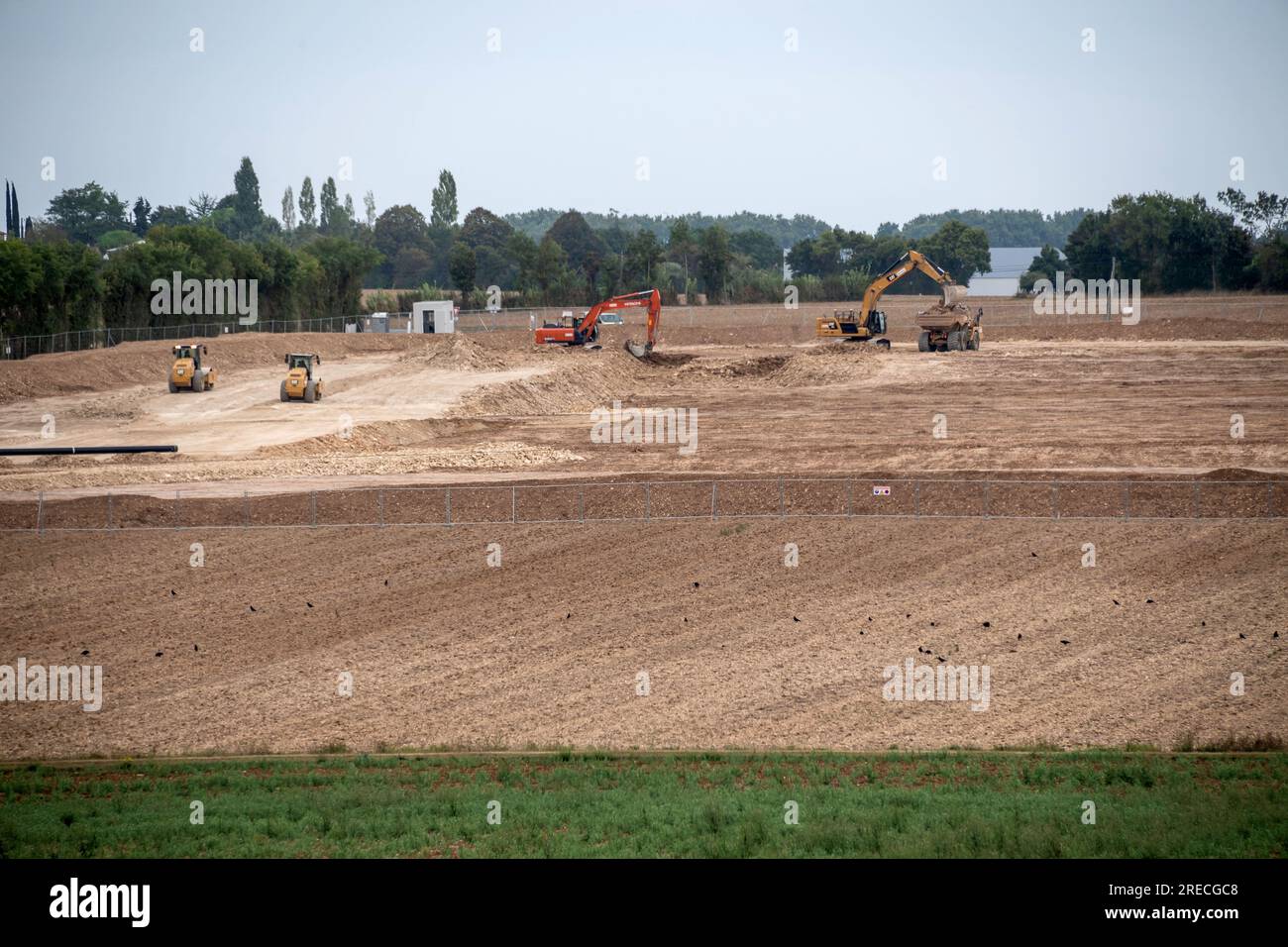 Mauze sur le Mignon (centre-ouest de la France), 14 septembre 2021 : début de la construction de bassins de stockage d'eau pour l'irrigation en agriculture. Banque D'Images