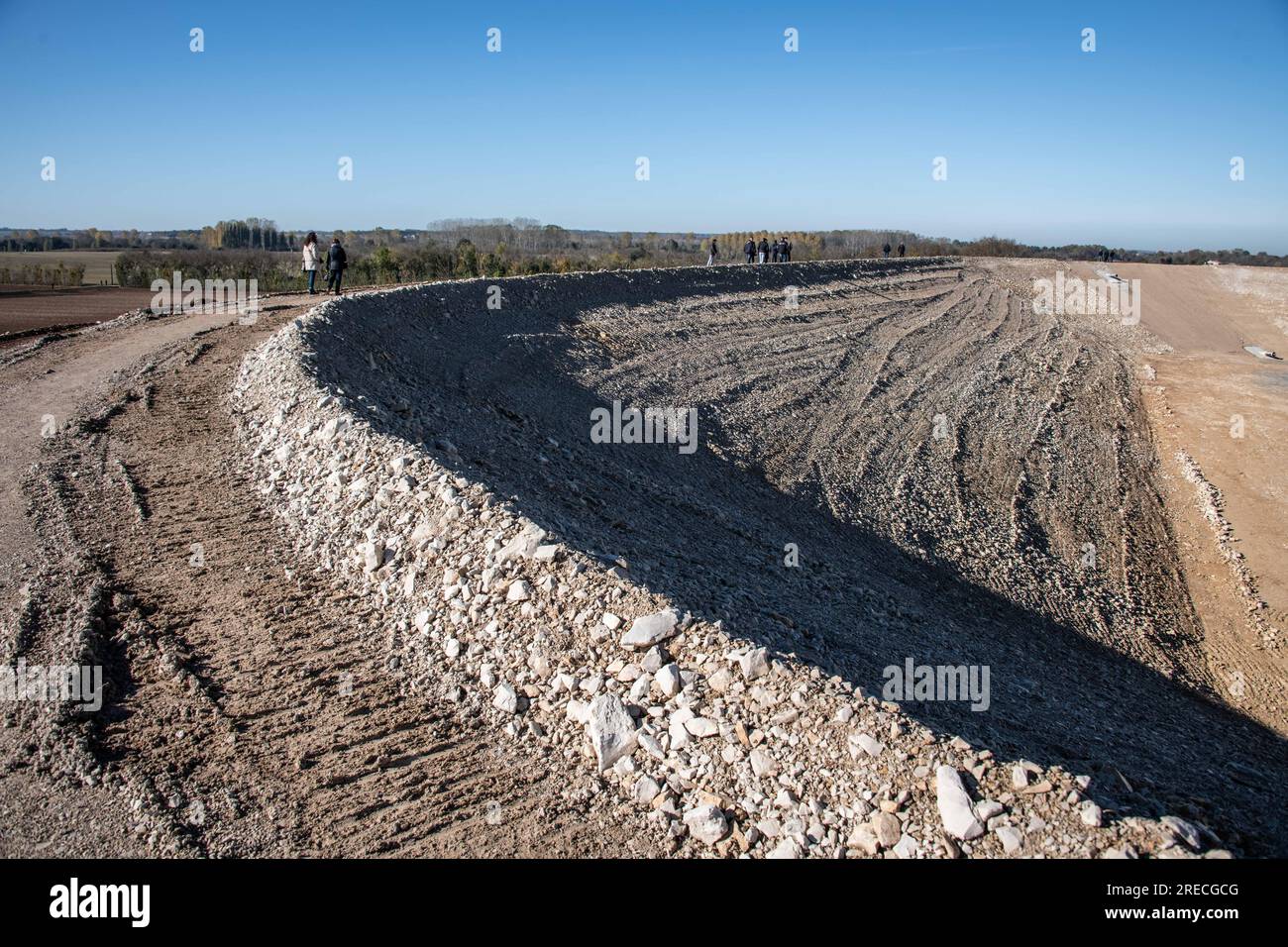 Mauze sur le Mignon (centre-ouest de la France) : démonstration de piscines de stockage d’eau pour l’irrigation agricole organisée par la FNSEA (FR Banque D'Images