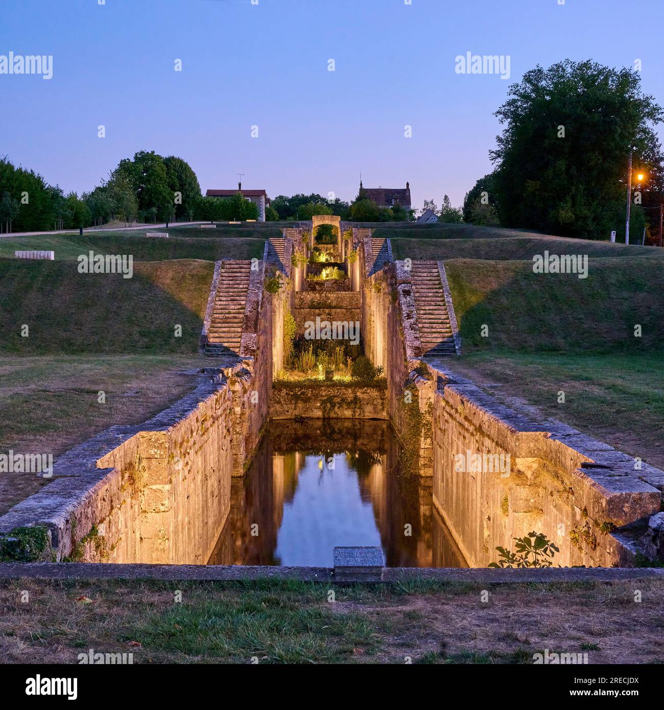 Rogny les sept Ecluses (centre-nord de la France) : écluse d’escalier « echelle des 7 ecluses » mise en service de 1642 à 1887, conçue par l’architecte Hugues C. Banque D'Images