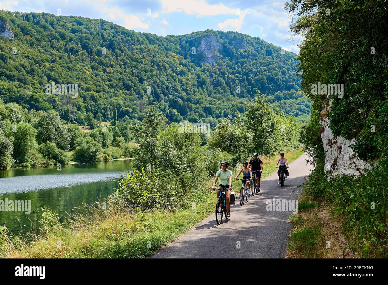 Ougney Douvot (nord-est de la France) : balade à vélo le long de la piste cyclable longue distance EuroVelo 6, sur les rives du Canal du Rhône au Rhin (Rhone RH Banque D'Images