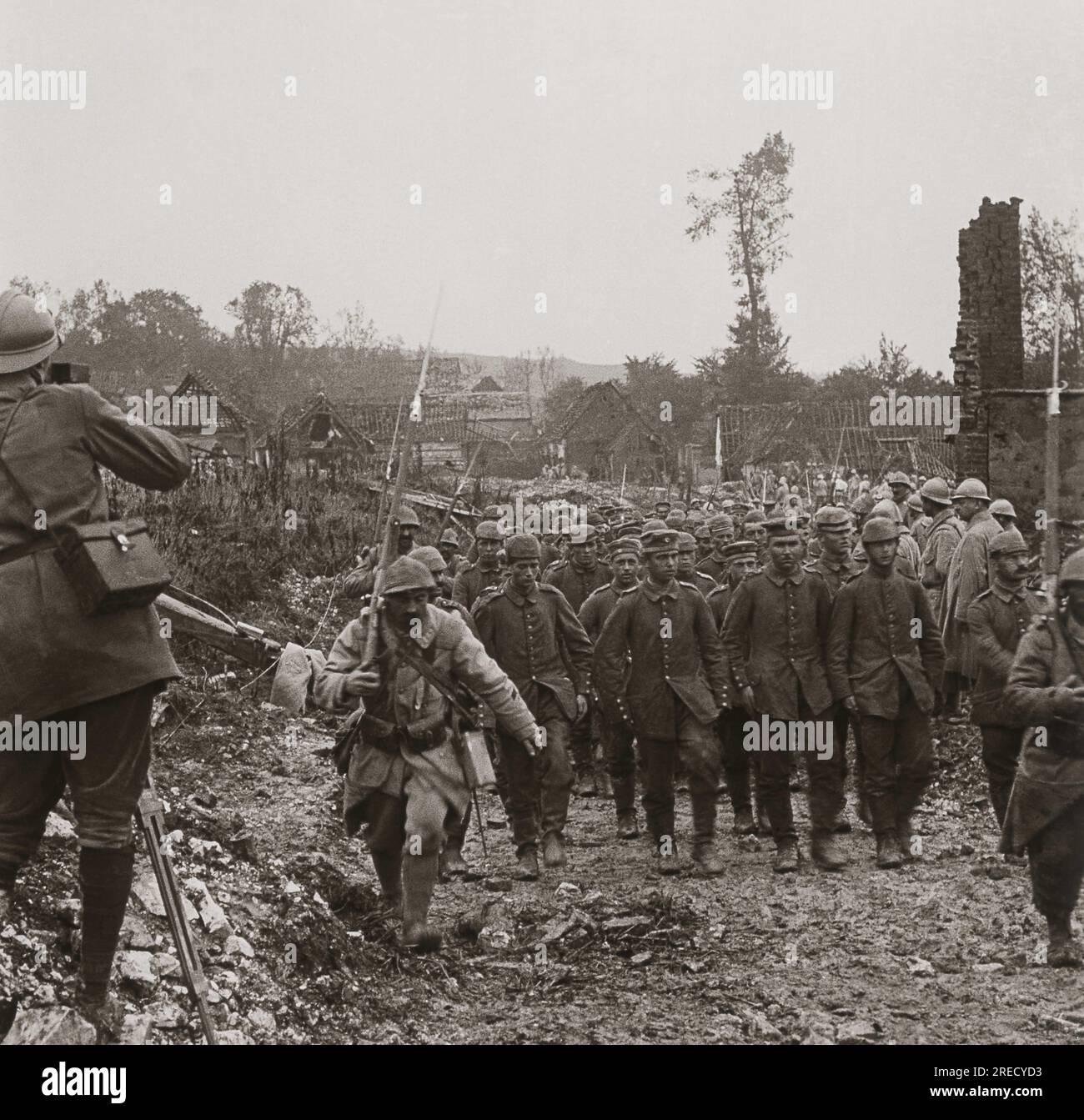 Premiere Guerre Mondiale, groupe de prisonniers allemands capturer par les troupes françaises. Photographie, 1914-1918, Paris. Banque D'Images