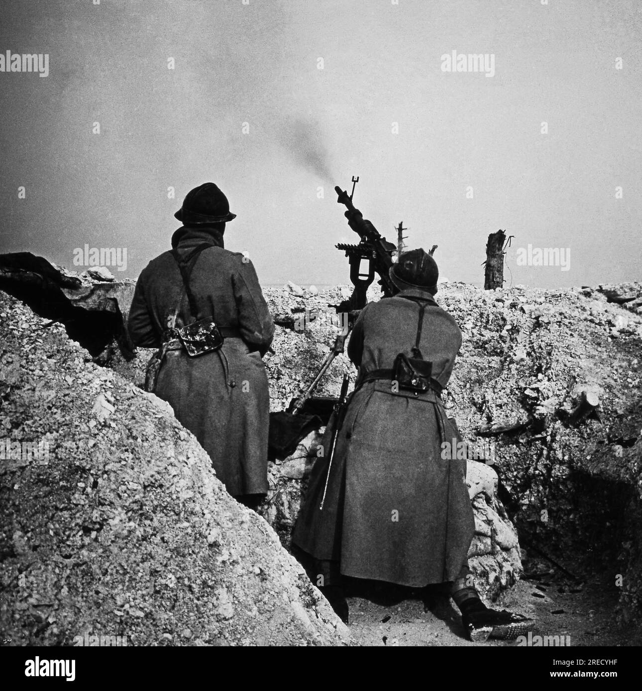 le-premi-re-guerre-mondiale-soldats-francais-dans-les-tranchees-tirant