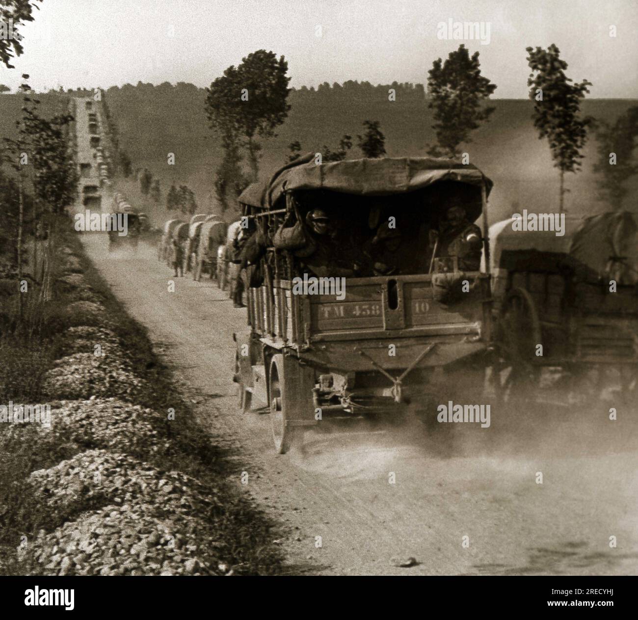 Premiere Guerre Mondiale, convoie de l'armee Francaise en route vers Verdun. Photographie, 1914-1918, Paris. Banque D'Images