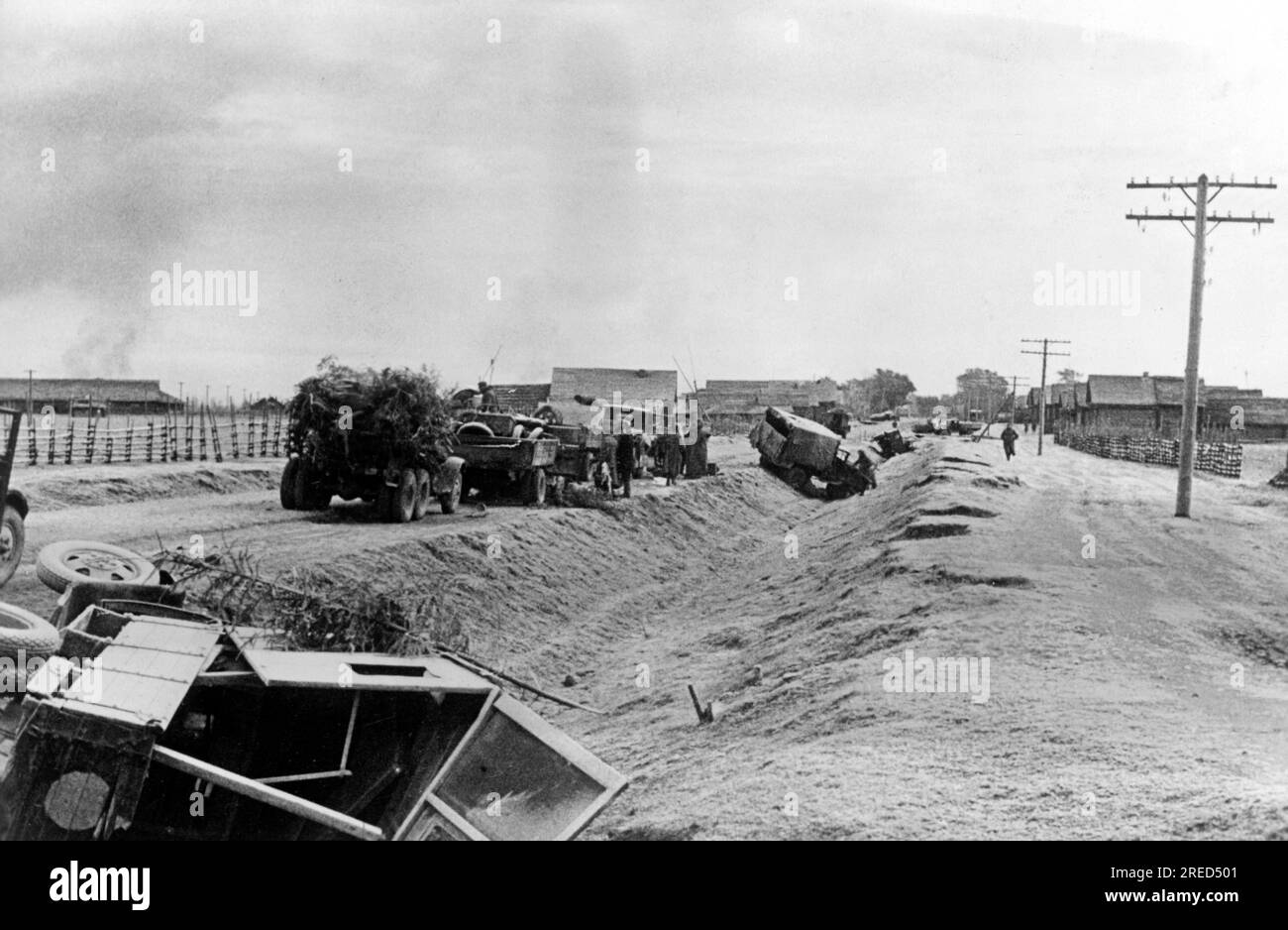 Avancer la route en direction de Kalinin. Photo : Utecht. [traduction automatique] Banque D'Images