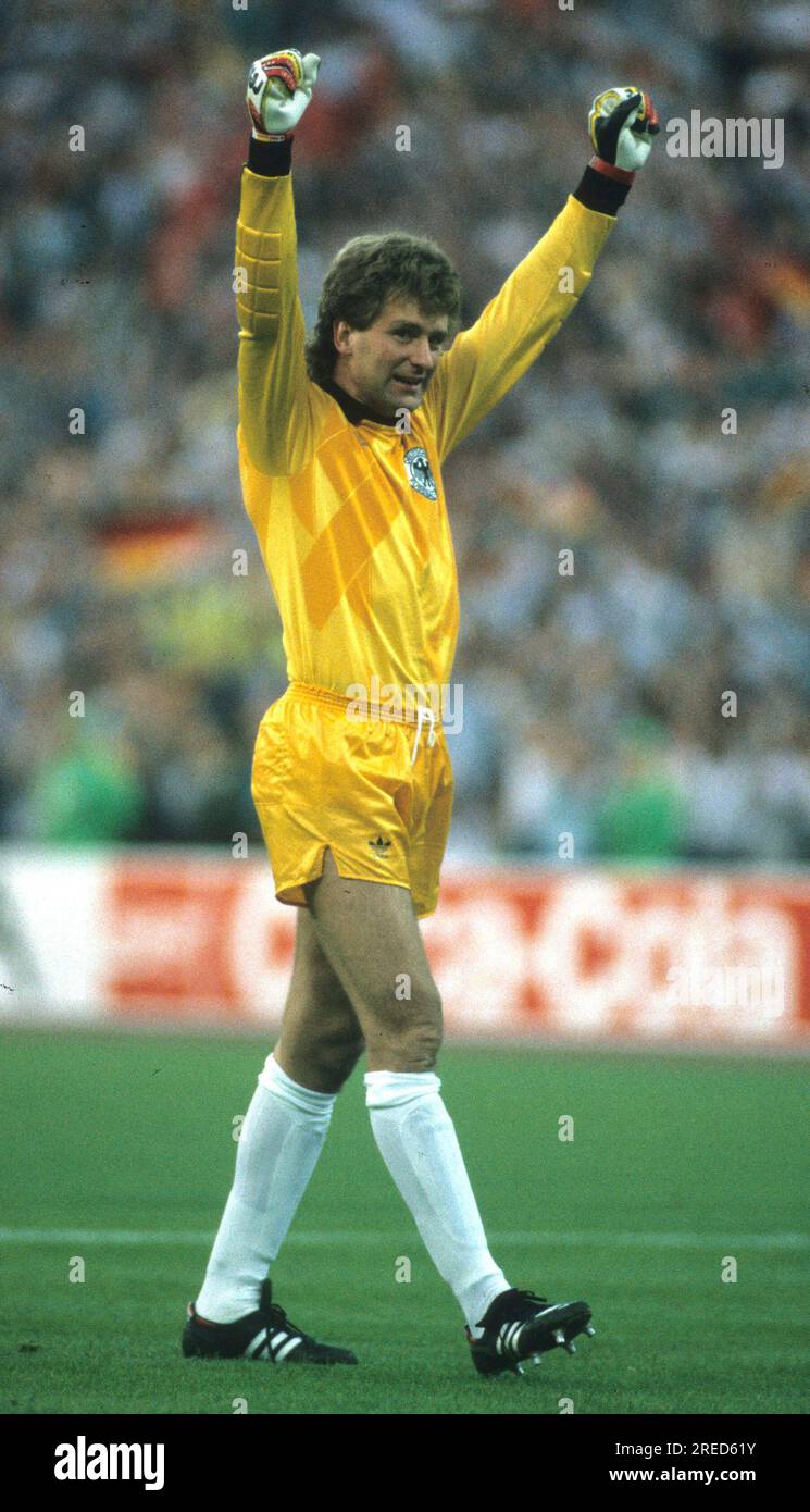 EM 88 match d'ouverture Allemagne - Italie 1:1/ 10.06.1988 / gardien de but Eicke Immel Cheers [traduction automatique] Banque D'Images