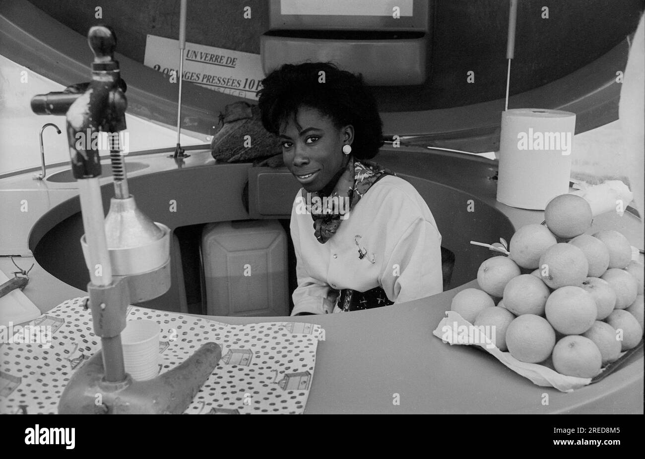 France, Paris, 23.03.1990, stand de jus de fruits, jus d'orange - orange, [traduction automatique] Banque D'Images