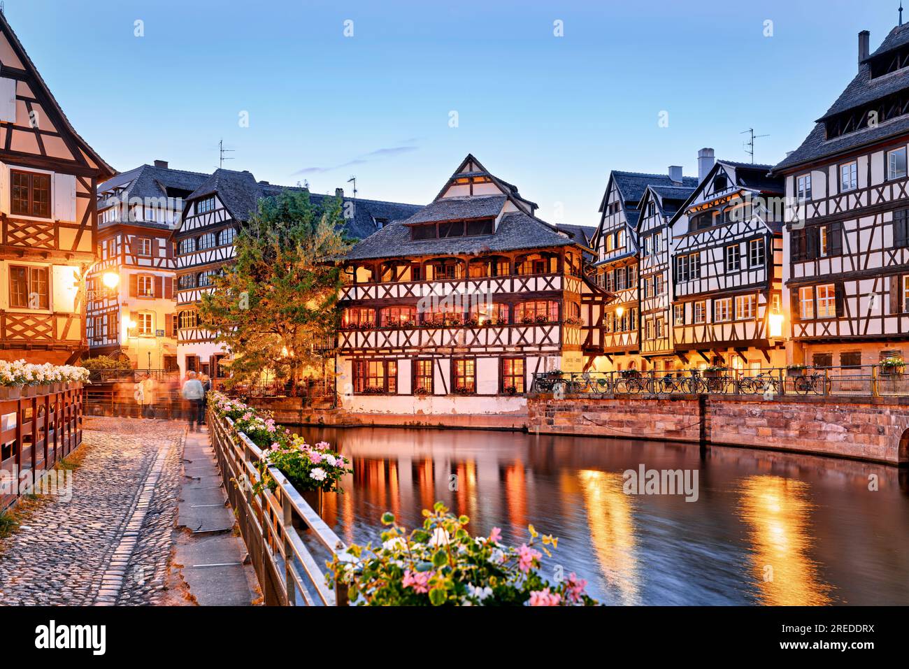 Strasbourg Alsace France. Les maisons à pans de bois colorés dans le quartier petit France Banque D'Images