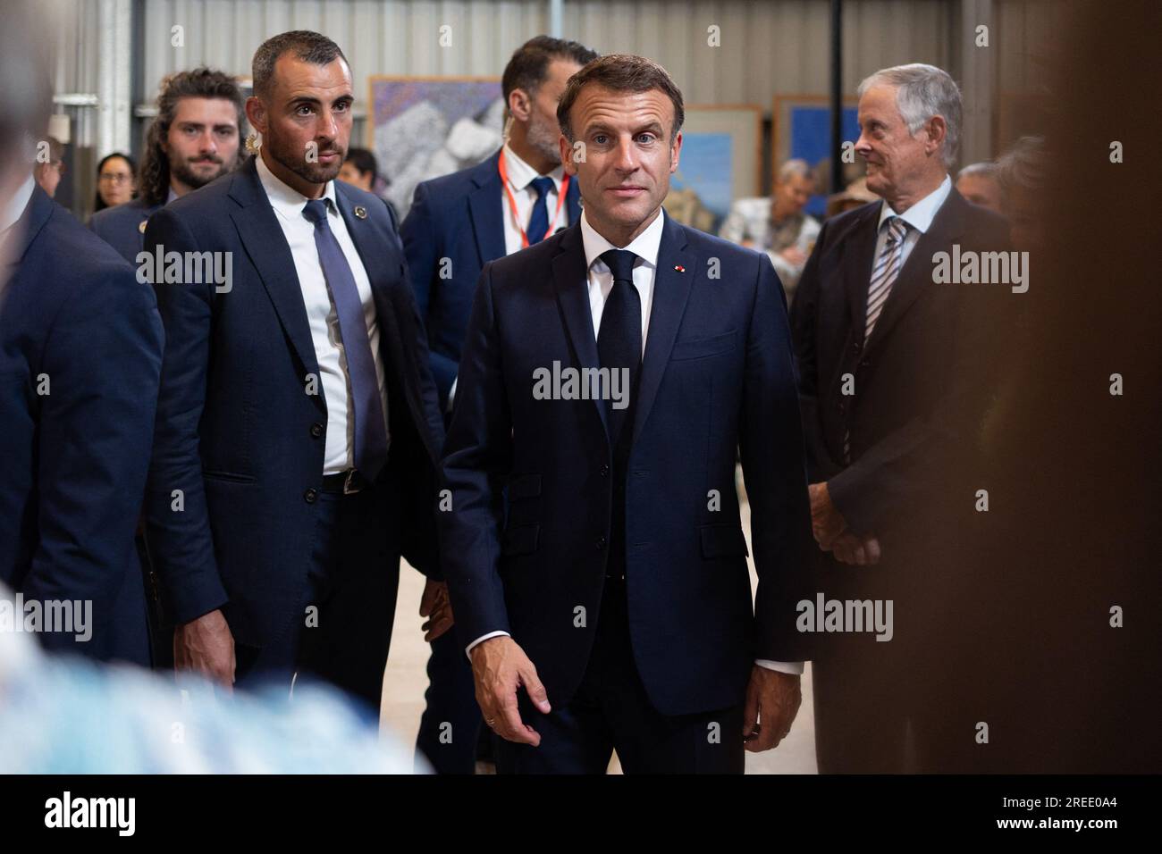 Port Vila, Vanuatu. 27 juillet 2023. Le président français Emmanuel Macron rencontre la communauté française à Port Vila le 27 juillet 2023. Photo de Raphael Lafargue/ABACAPRESS.COM crédit : Abaca Press/Alamy Live News Banque D'Images