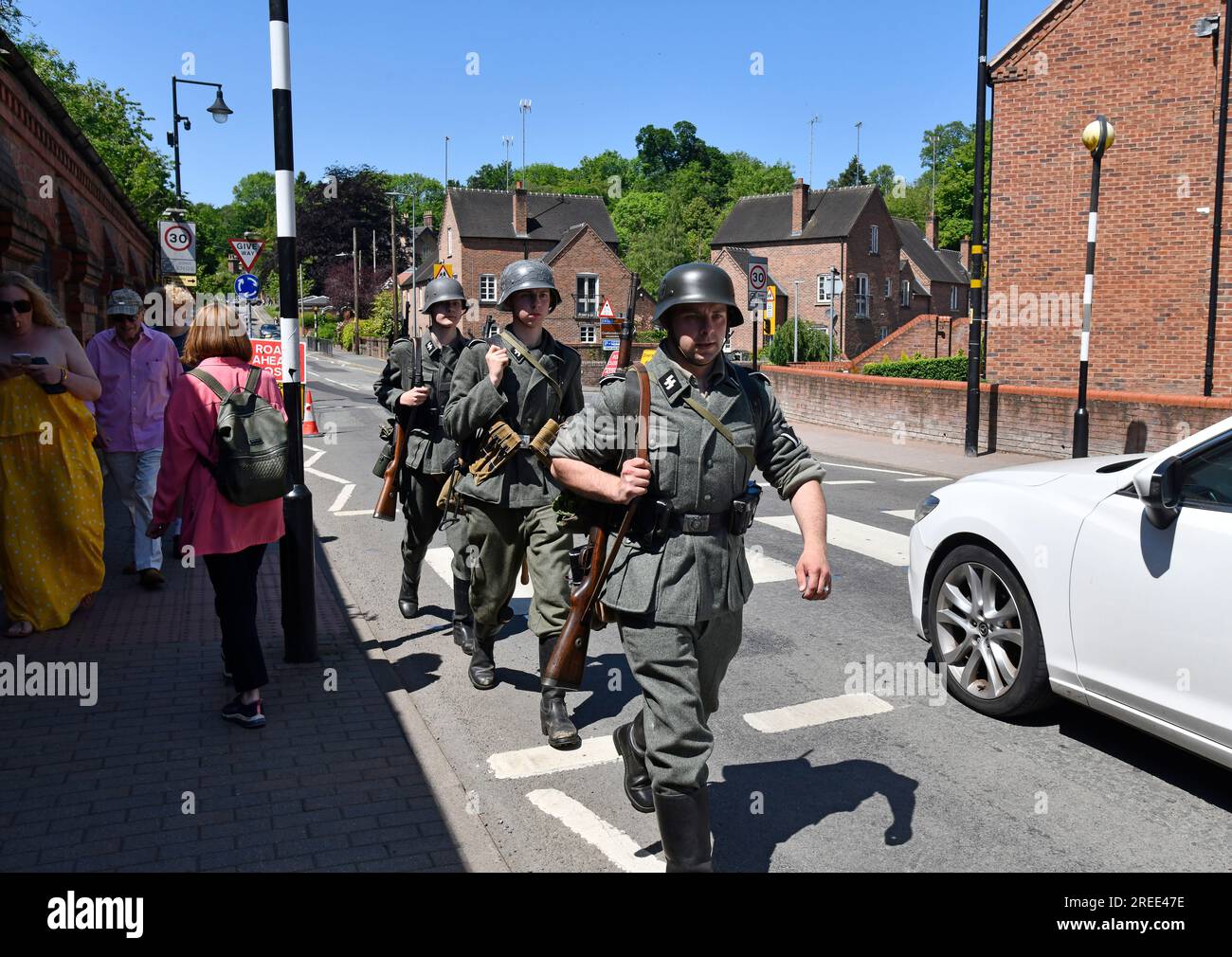 Reenactors portant des uniformes nazis allemands Waffen-SS Royaume-Uni 27 mai 2023. Le week-end de la Seconde Guerre mondiale d'Ironbridge Banque D'Images