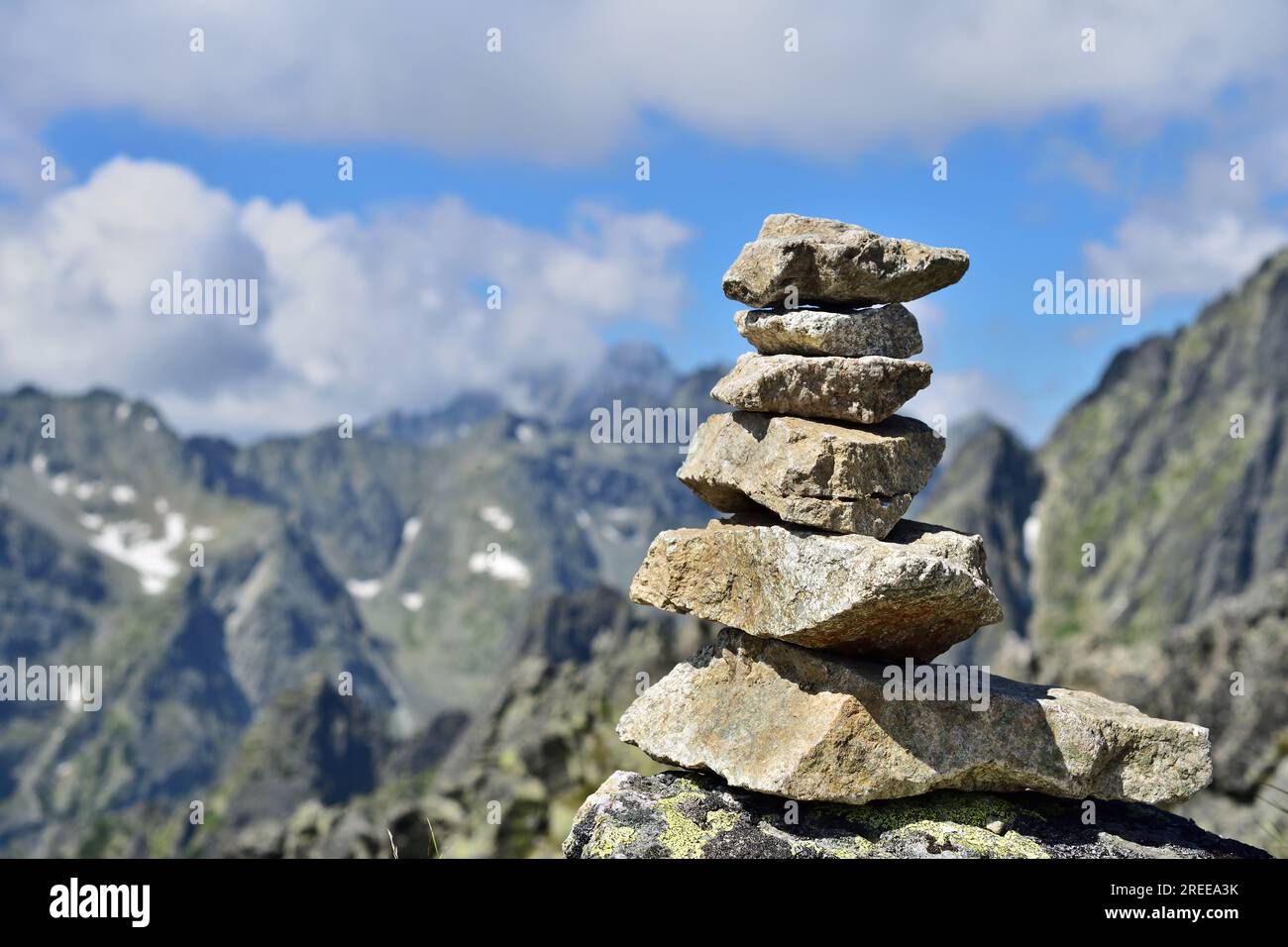 Pile de roches à Lomnické sedlo, Vysoké Tatry un jour d'été Banque D'Images