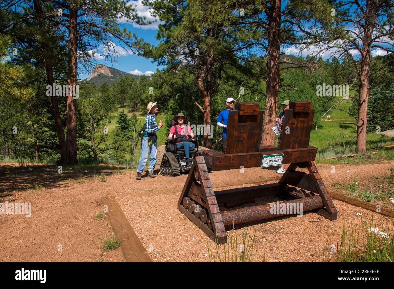 Le Staunton State Park du Colorado offre un programme de chaise de piste qui permet aux personnes handicapées d'utiliser les sentiers de randonnée dans cette partie des montagnes Rocheuses. Banque D'Images