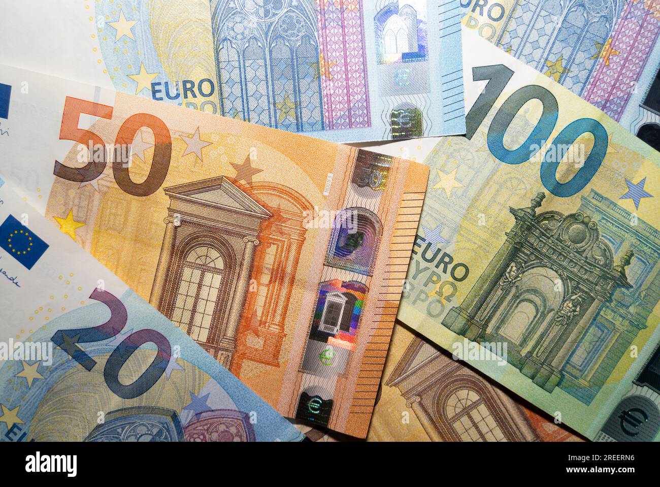 Papier-monnaie européen avec 50 euros, 100 euros et quelques 20 euros Banque D'Images