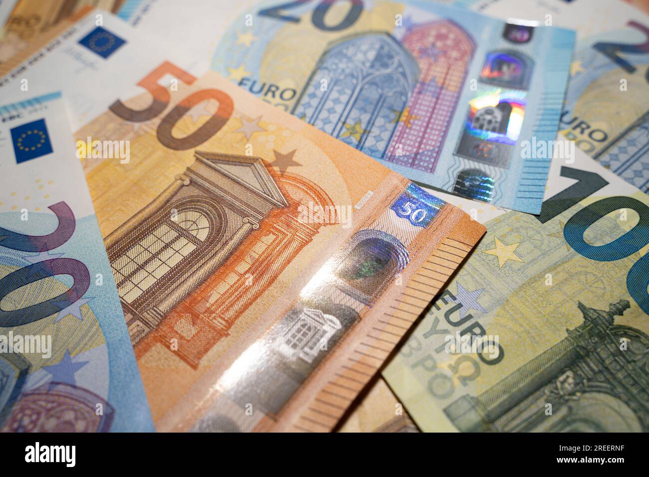 Fond d'argent avec des billets de 20 euros, 50 euros et 100 euros Banque D'Images