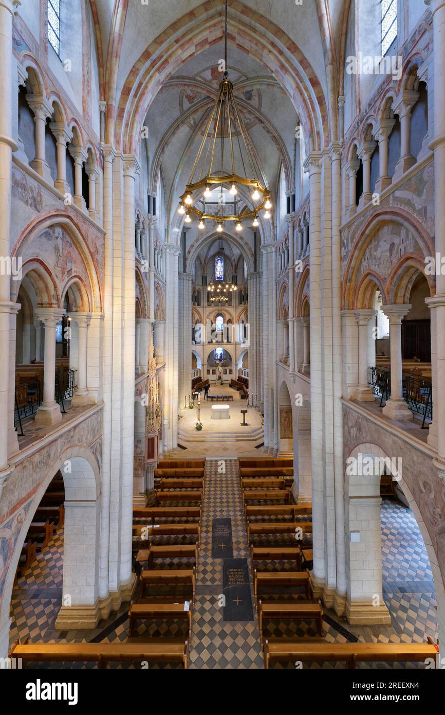 Nef et chœur, cathédrale Saint-Georges ou Georgsdom du Limbourg, Limbourg an der Lahn, Hesse, Allemagne Banque D'Images