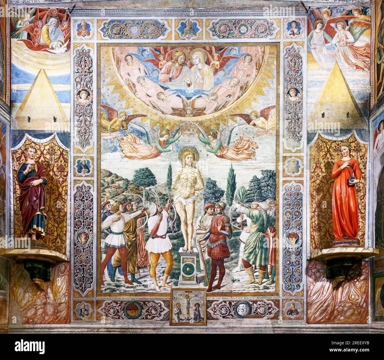 Martyre de Saint Sebastian, Martirio di San Sebastiano, fresque de Benozzo Gozzoli, sculptures en bois, Marie et Anges, Annonciation de Jacopo della Banque D'Images