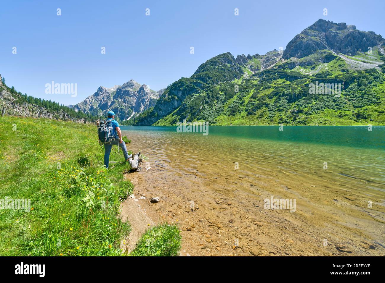 Randonneurs à Tappenkarsee, Rauceck et Wildkarhoehe, alpage, lac de montagne, Radstaetter Tauern, Zone de conservation du paysage, Kleinarl, Pongau Banque D'Images