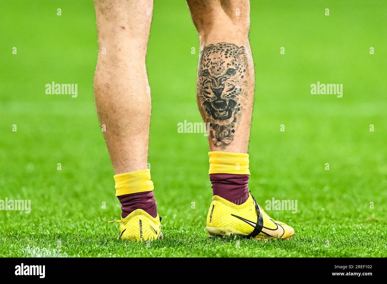 Jake Connor #1 de Huddersfield Giants montre son tatouage de tigre lors du match Betfred Super League Round 20 Huddersfield Giants vs Hull FC au John Smith's Stadium, Huddersfield, Royaume-Uni, le 27 juillet 2023 (photo de Craig Thomas/News Images) Banque D'Images