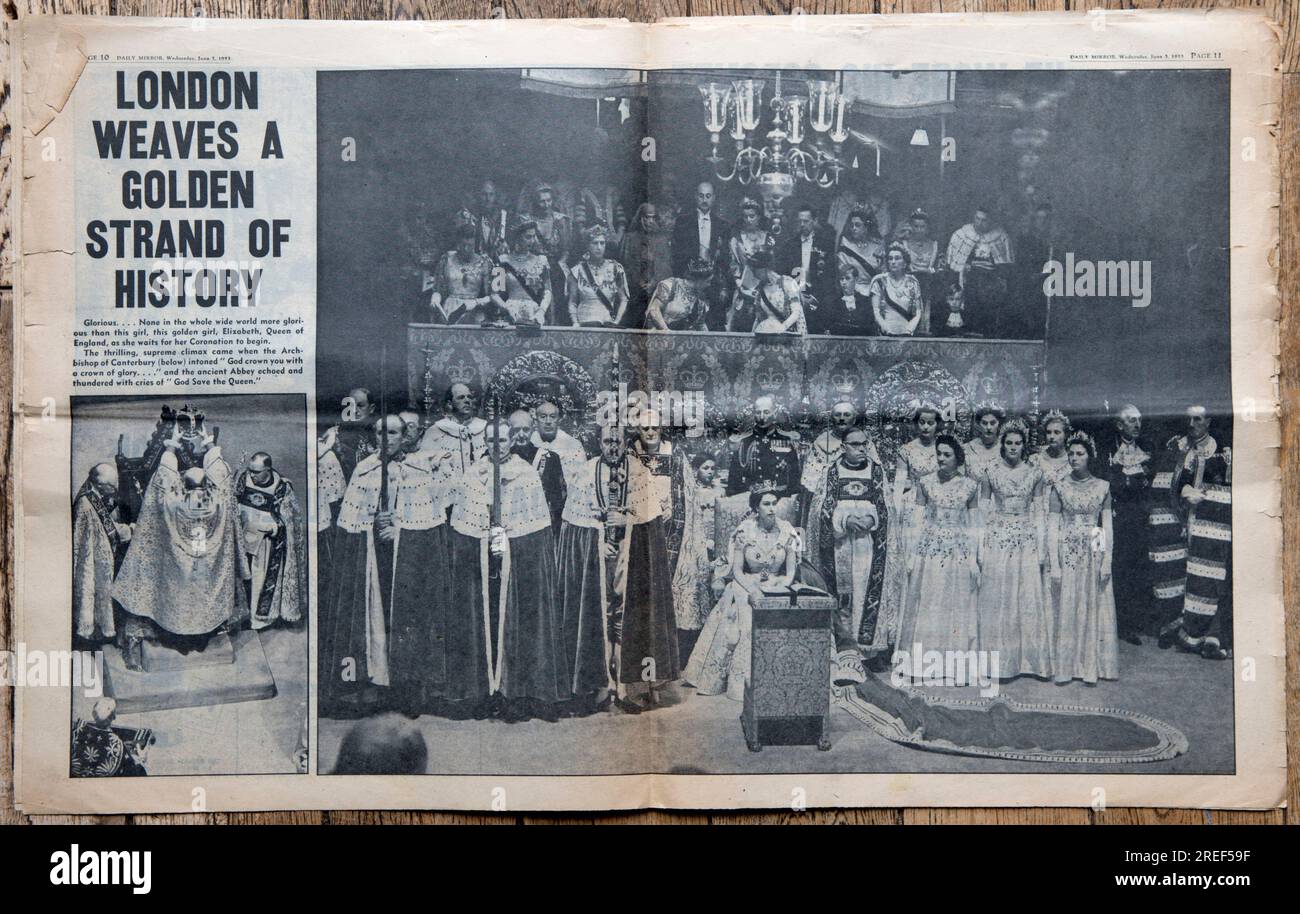 Spécial couronnement de la reine Elizabeth II, 2 juin 1953. Le journal Daily Mirror. nouvelles de la page d'accueil. Daté du 3 juin 1953. Une vieille copie usée d'un tabloïd britannique. Années 1950 Grande-Bretagne Royaume-Uni. Banque D'Images