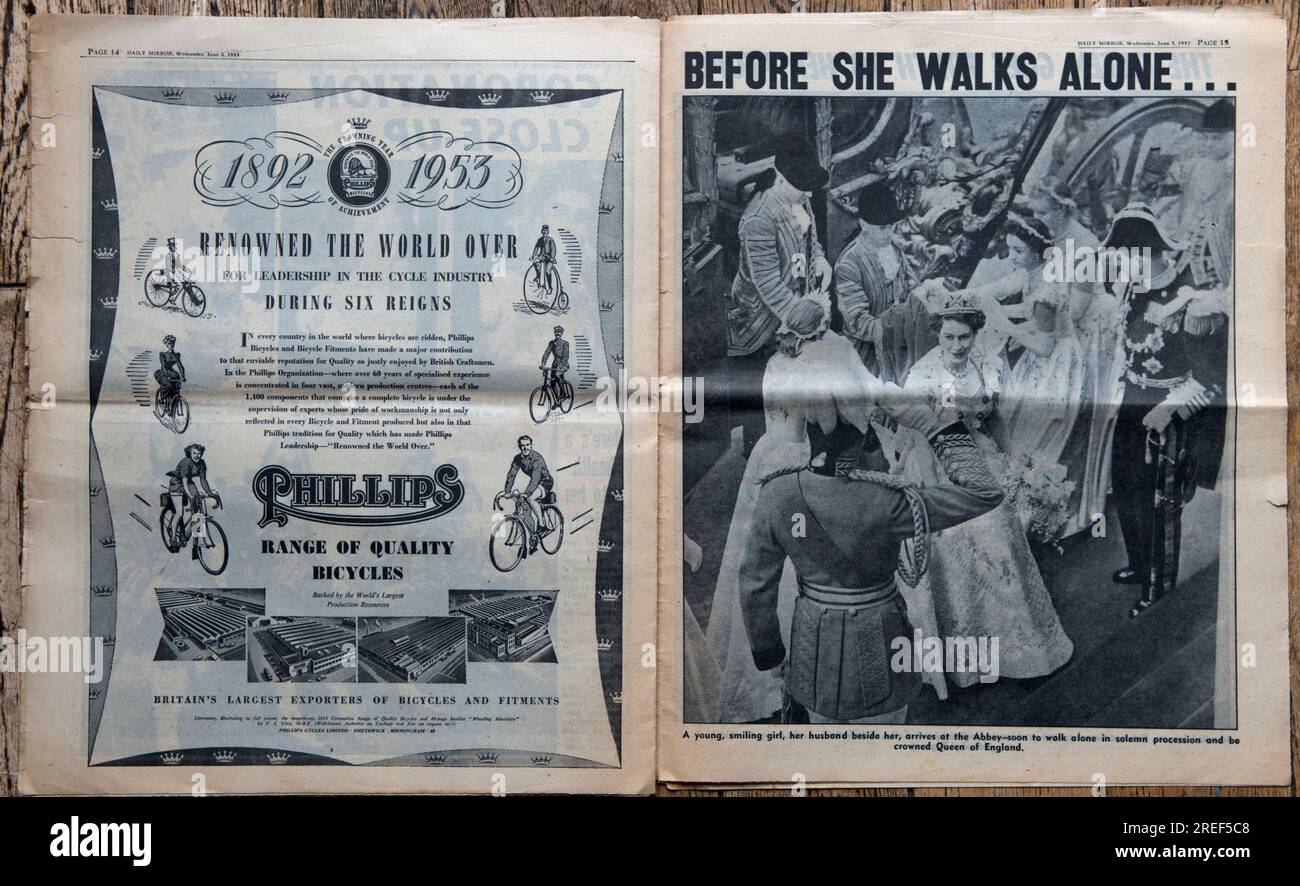 Spécial couronnement de la reine Elizabeth II, 2 juin 1953. Le journal Daily Mirror. Nouvelles de la page d'accueil. Daté du 3 juin 1953. Une vieille copie usée d'un tabloïd britannique. Années 1950 Grande-Bretagne Royaume-Uni. Banque D'Images