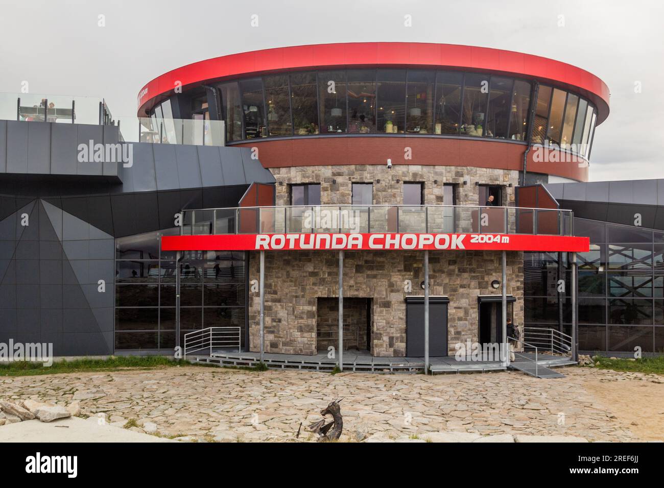 NIZKE TATRY, SLOVAQUIE - 16 AOÛT 2020 : construction de rotonde à la montagne Chopok dans les montagnes Nizke Tatry, Slovaquie Banque D'Images