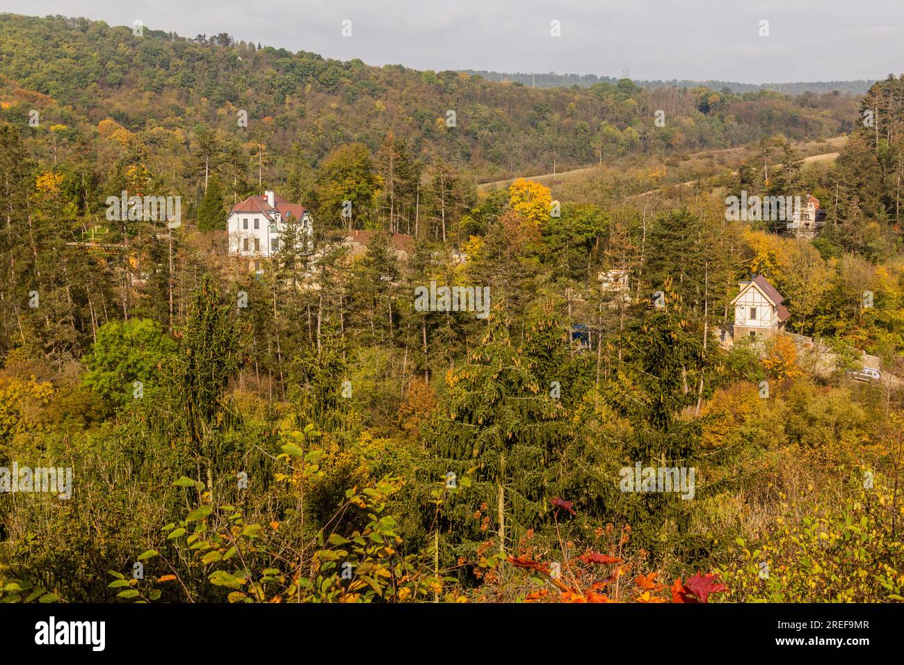 Vue aérienne d'automne du village de Svaty Jan pod Skalou, République tchèque Banque D'Images