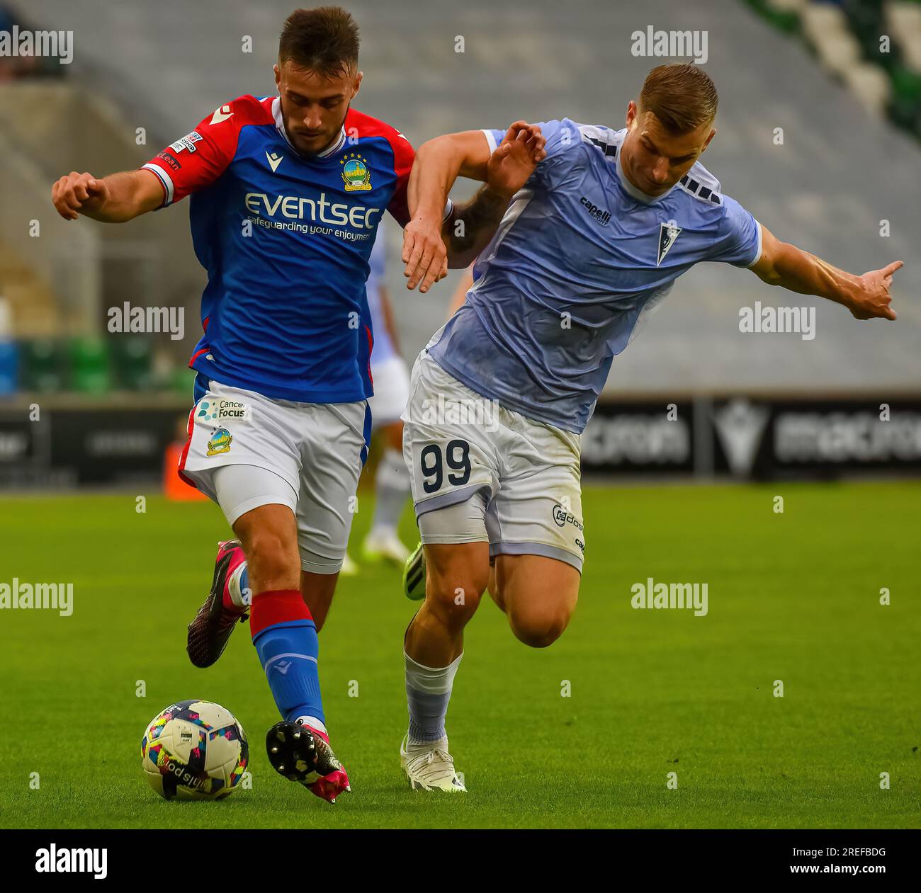 Jack Scott & Mateusz Łęgowski - Linfield vs Pogoń Szczecin, UEFA Europa Conference League, jeudi 27 juillet 2023, Windsor Park Belfast Banque D'Images