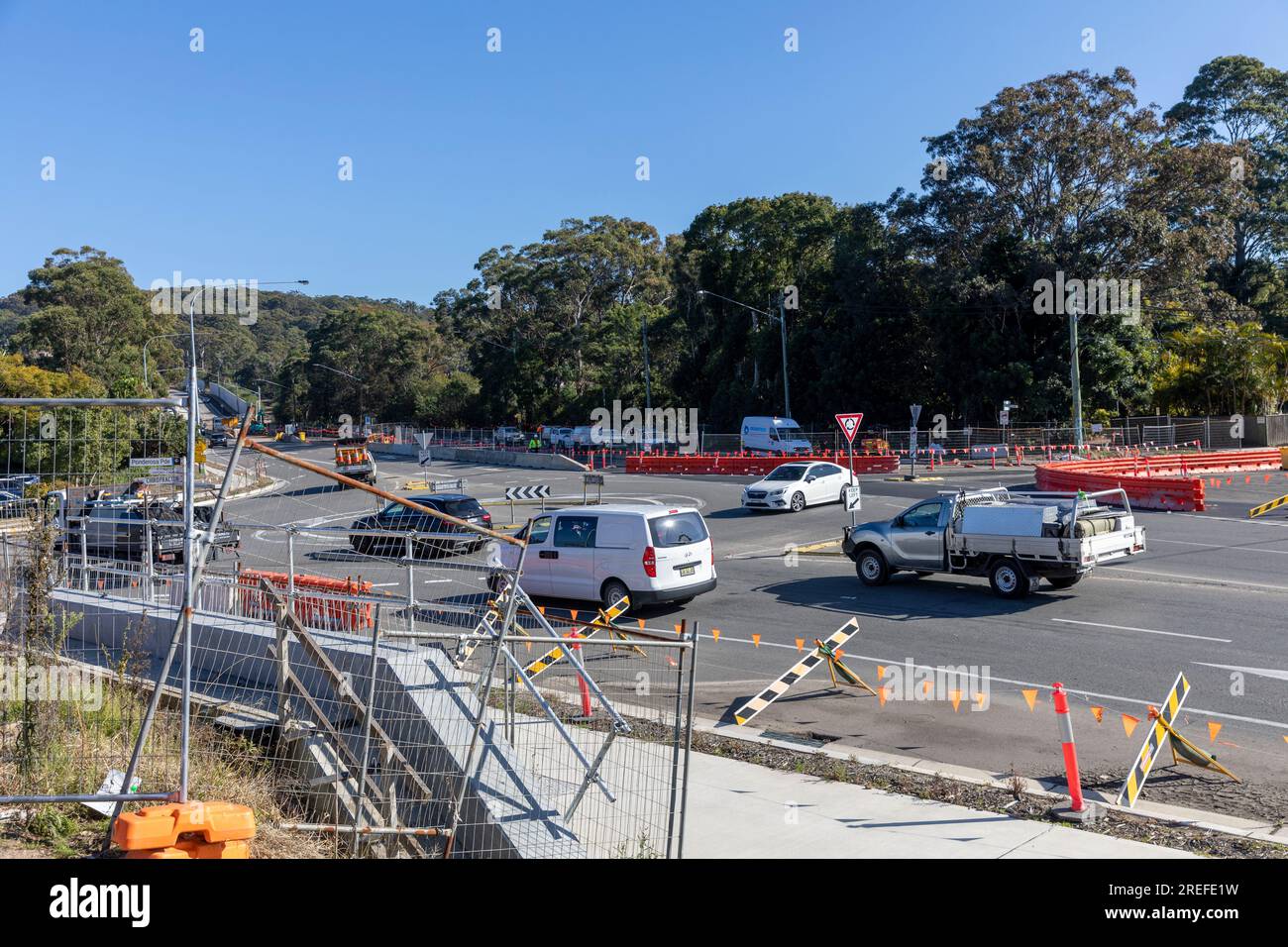 Infrastructure routière australienne, élargissement de la route et projet de duplication de Mona Vale Road sur les plages du nord de Sydney, Nouvelle-Galles du Sud, Australie Banque D'Images