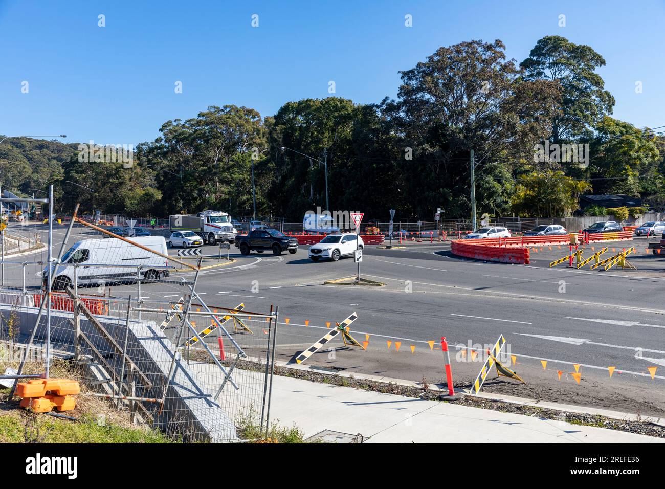 Infrastructure routière australienne, élargissement de la route et projet de duplication de Mona Vale Road sur les plages du nord de Sydney, Nouvelle-Galles du Sud, Australie Banque D'Images