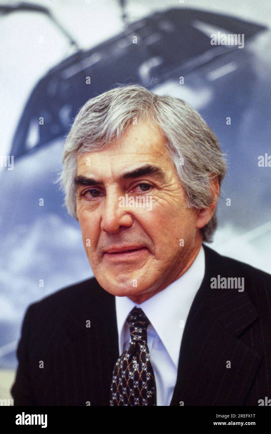 John DeLorean était un ingénieur, inventeur et dirigeant américain de l'industrie automobile américaine. Il est largement connu comme fondateur de la DeLorean Motor Company, ainsi que pour son travail chez General Motors. DeLorean a géré le développement d'un certain nombre de véhicules tout au long de sa carrière, y compris la Pontiac GTO muscle car, la Pontiac Firebird, le Pontiac Grand Prix, la Chevrolet Cosworth Vega et la voiture de sport DMC DeLorean, qui a été présentée dans le film Retour vers le futur de 1985. En octobre 1982, DeLorean a été accusé de trafic de cocaïne, mais plus tard retrouvé sans guitare. Photographie de Bernard Gotfryd Banque D'Images