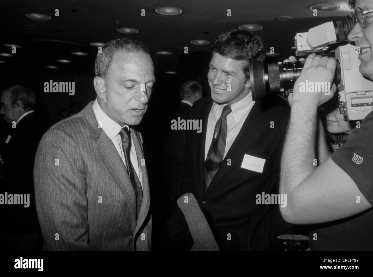 Roy Marcus Cohn (20 février 1927 - 2 août 1986) était un avocat et procureur américain qui s'est fait connaître pour son rôle de conseiller en chef du sénateur Joseph McCarthy lors des audiences Army-McCarthy en 1954, lorsqu'il a aidé McCarthy à enquêter sur les communistes présumés. À la fin des années 1970 et au cours des années 1980, il est devenu un fixateur politique de premier plan à New York. Il a également représenté et encadré le promoteur immobilier de la ville de New York et future U.S. Président Donald Trump au début de sa carrière d'affaires. Photographie de Bernard Gotfryd Banque D'Images