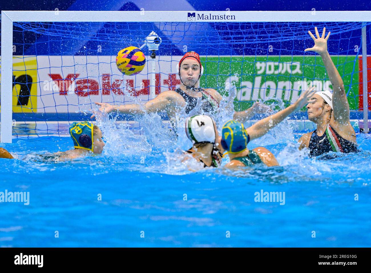 Fukuoka, Japon. 28 juillet 2023. Caterina Banchelli d'Italie sauve le but lors du match de water-polo féminin Italie contre Australie lors des 20e Championnats du monde aquatiques au Marine Messe Hall B à Fukuoka (Japon), le 28 juillet 2023. Crédit : Insidefoto di andrea staccioli/Alamy Live News Banque D'Images