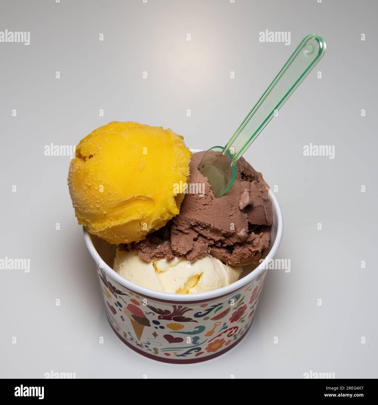 Crème glacée colorée et crémeuse. Banque D'Images