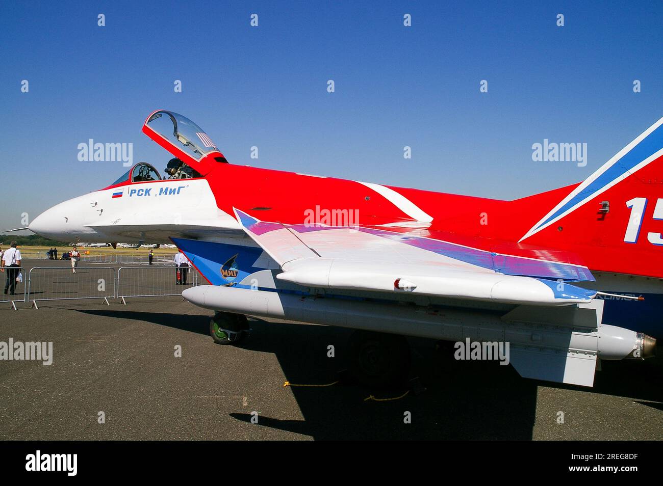 Avion à réaction MIG-29OFT, banc d'essai de vectorisation de poussée exposé au salon aéronautique international de Farnborough, salon aérien britannique. Mikoyan Gurevich MiG29. Texte cyrillique MIG Banque D'Images