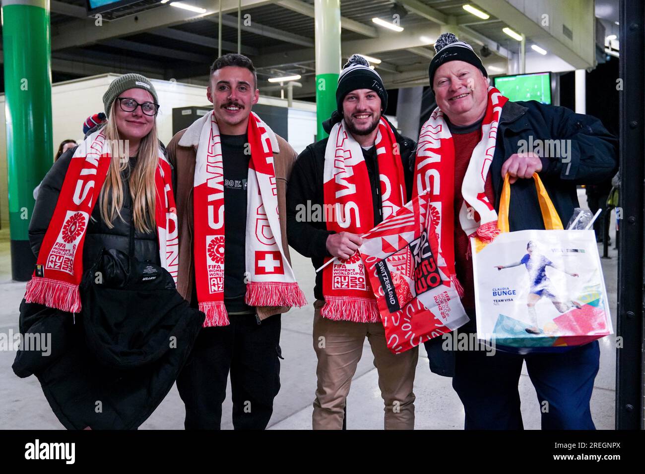 Hamilton, Nouvelle-Zélande. 25 juillet 2023. Hamilton, Nouvelle-Zélande, le 25 juillet 2023 : les supporters de Suisse lors du match de football de la coupe du monde féminine FIFA 2023 entre la Suisse et la Norvège au Waikato Stadium de Hamilton, Nouvelle-Zélande. (Daniela Porcelli/SPP) crédit : SPP Sport Press photo. /Alamy Live News Banque D'Images